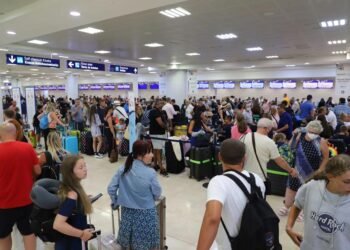 Clima en Tijuana provoca demoras y cancelaciones de vuelos en Cancún