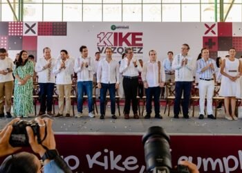 Enrique Vázquez presenta su primer informe y fortalece presencia política en Tulum