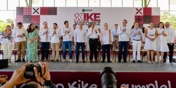 Enrique Vázquez presenta su primer informe y fortalece presencia política en Tulum