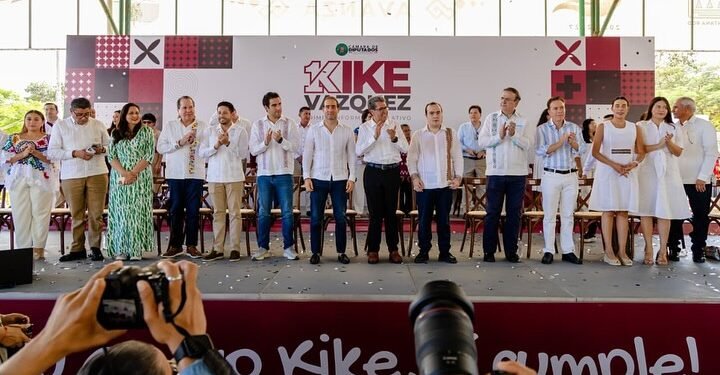 Enrique Vázquez presenta su primer informe y fortalece presencia política en Tulum