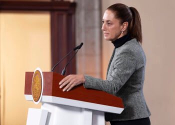 Sheinbaum acompaña a víctimas del accidente ferroviario; anuncia apoyo para familias afectadas