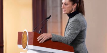 Sheinbaum acompaña a víctimas del accidente ferroviario; anuncia apoyo para familias afectadas