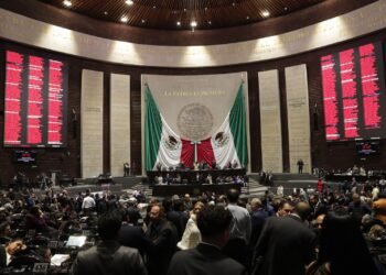 Avanza reforma que veta fabricación y venta de vapeadores; pasa al Senado