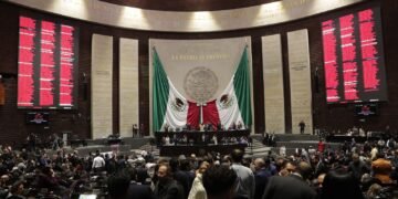 Avanza reforma que veta fabricación y venta de vapeadores; pasa al Senado