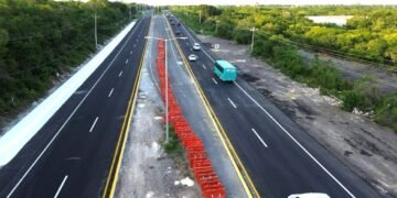 Reparan por fin socavón en carretera Cancún-Playa del Carmen