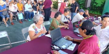 Benefician a usuarios vulnerables con tarjetas para pago en las rutas de Ko’ox