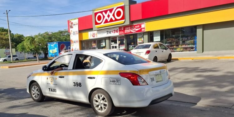Acuerdan taxistas cerrar 2025 sin ajuste a sus tarifas de pasaje