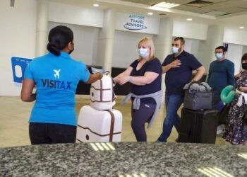 Respiran hoteleros, no serán retenedores del Visitax que se cobra a turistas extranjeros