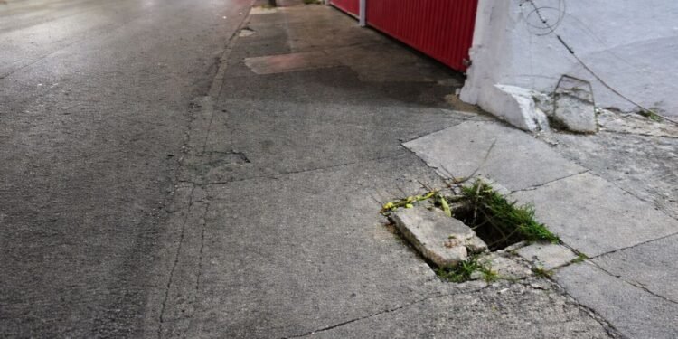 Coladeras robadas, ¡un peligro! Son las que más provocan accidentes e inundaciones