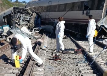 Tragedia en España: 39 muertos y al menos 100 heridos tras choque de trenes de alta velocidad
