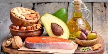 Gobierno de Trump promueve dejar de comer alimentos ultra procesados en su guía “Eat the real food”