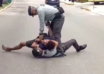 ¡De película! Elementos de la Guardia Nacional  dan show al intentar detener a un joven