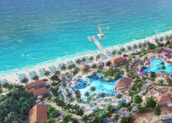 Royal Caribbean suma oposición ambiental ahora por Royal Beach Club Cozumel