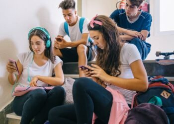 Adiós TikTok y compañía antes de los 15; Francia dice “no” a las redes sociales, iniciativa avanza