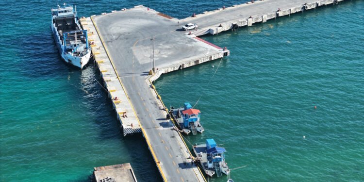 Sargazo bajo control… por ahora: SEMAR refuerza contención en Quintana Roo