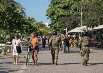 Refuerzan seguridad en Puerto Vallarta con más de 300 marinos