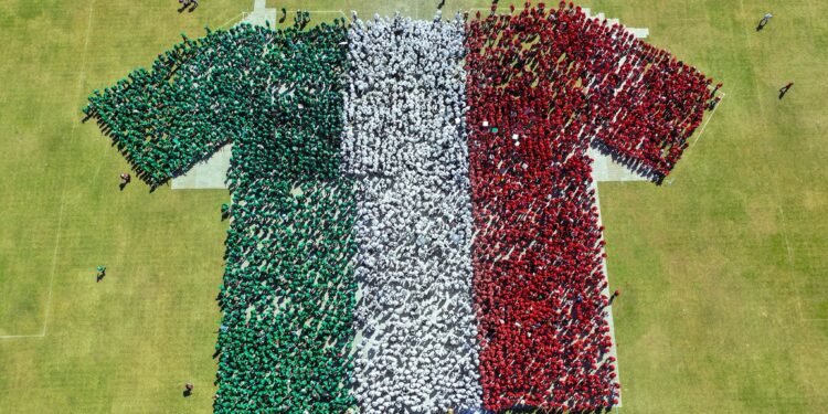 Chiapas logra Récord Guinness con playera humana “XXXL” y mete a México en la historia