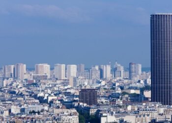 ¡Tarde de alerta! Amenazas de bomba en París: desalojan Torre Montparnasse y Sciences Po