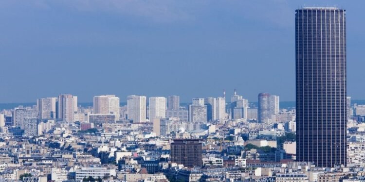 ¡Tarde de alerta! Amenazas de bomba en París: desalojan Torre Montparnasse y Sciences Po