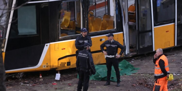 Accidente de tranvía en Italia deja dos víctimas y decenas de heridos