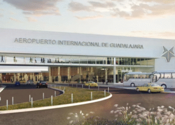 Jornada con turbulencia: más de 100 vuelos afectados en Jalisco