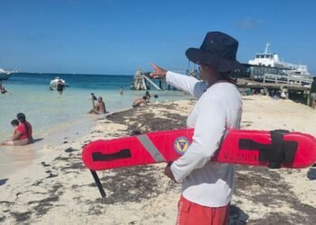 Predominan banderas rojas en Playas de Cancún