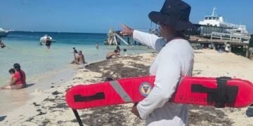 Predominan banderas rojas en Playas de Cancún