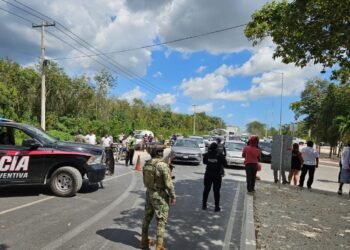 Cierran salida de carretera Cancún-Mérida por narcobloqueo