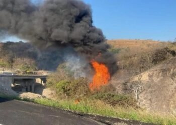 Fuerte explosión en ducto de Pemex sacude Loma Larga en Oaxaca y deja tres víctimas mortales
