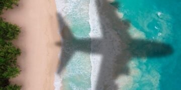 Susto en las alturas; avión se desploma en playa de Somalia, los 55 pasajeros salen ilesos