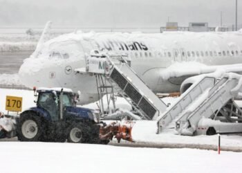 Nevadas en EU y tensión en Jalisco cancelan 49 vuelos en total en Cancún