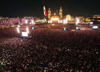 Noche histórica: Shakira reúne a 400 mil personas en el Zócalo y rompe marca de asistencia