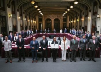 Sheinbaum renueva pacto con gasolineras para mantener la Magna por debajo de 24 pesos