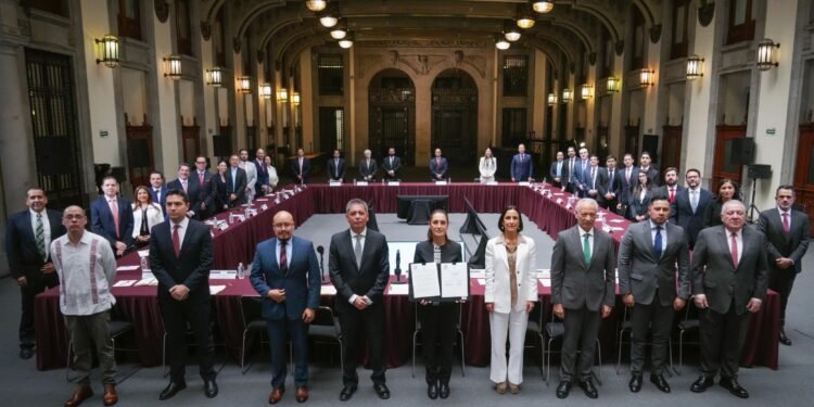 Sheinbaum renueva pacto con gasolineras para mantener la Magna por debajo de 24 pesos