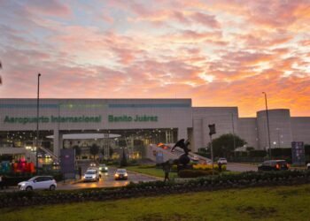 Iniciará operativo contra transporte irregular en el AICM; Uber pide respetar suspensión judicial