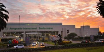 Iniciará operativo contra transporte irregular en el AICM; Uber pide respetar suspensión judicial