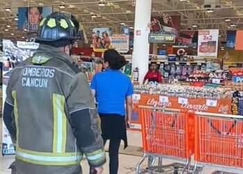 Alarma en Chedraui por explosión dentro de la tienda moviliza a Bomberos de Cancún