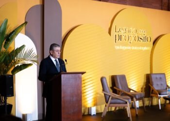Homenaje empresarial: destacan trayectoria de Eugenio Garza Lagüera en nueva publicación