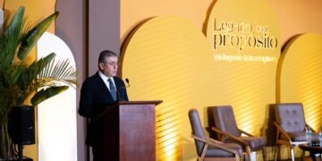 Homenaje empresarial: destacan trayectoria de Eugenio Garza Lagüera en nueva publicación