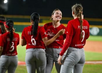 Histórica joya de pitcheo: Carley Hoover lanza juego sin hit ni carrera en la liga de softbol
