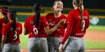 Histórica joya de pitcheo: Carley Hoover lanza juego sin hit ni carrera en la liga de softbol