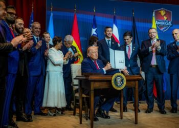 Trump reúne a aliados latinoamericanos en cumbre… pero México queda fuera