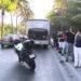 Caos vial y riña por autobús descompuesto en la entrada de la zona hotelera