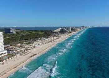 Altas temperaturas provocan desmayo a turista en Playa Pez Volador