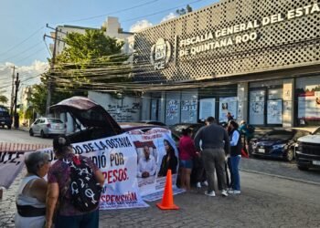 Madres buscadoras bloquean avenida Cobá en demanda de justicia