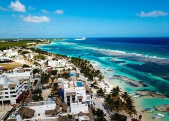 Royal Caribbean cede ante protestas en Mahahual: rehabilitará calles tras bloqueos