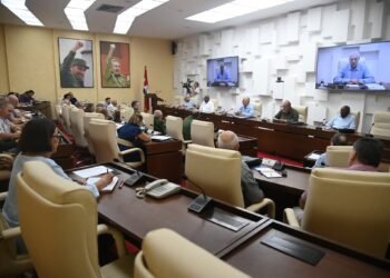 Entre crisis energética y tensiones políticas, Cuba abre diálogo con autoridades de EU