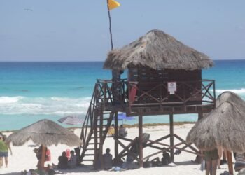 Torres de guardavidas en malas condiciones son un riesgo para rescatistas y turistas
