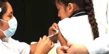 Anuncian estrategia escolar de vacunación contra el sarampión