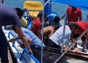 Turista intoxicado cae en la laguna Nichupté; así fue su rescate y posterior traslado a un hospital